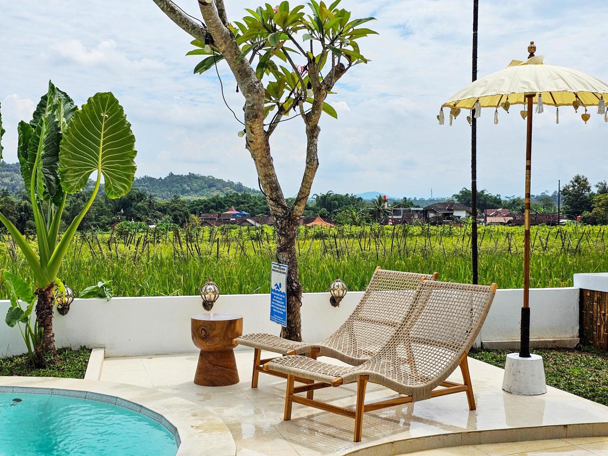 Janur Bungalow Magelang Exterior photo