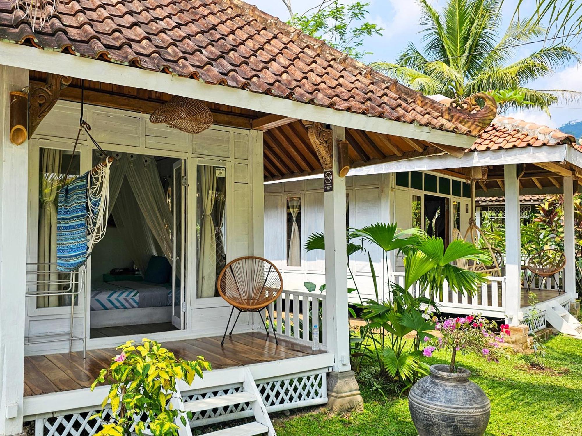 Janur Bungalow Magelang Room photo